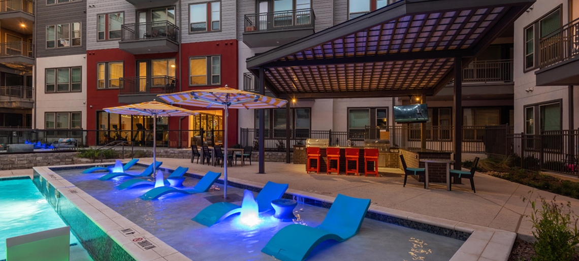 Shallow_Water_Pool_with_Tanning_Chairs_at_Opal_Legacy_Central_in_Plano_TX